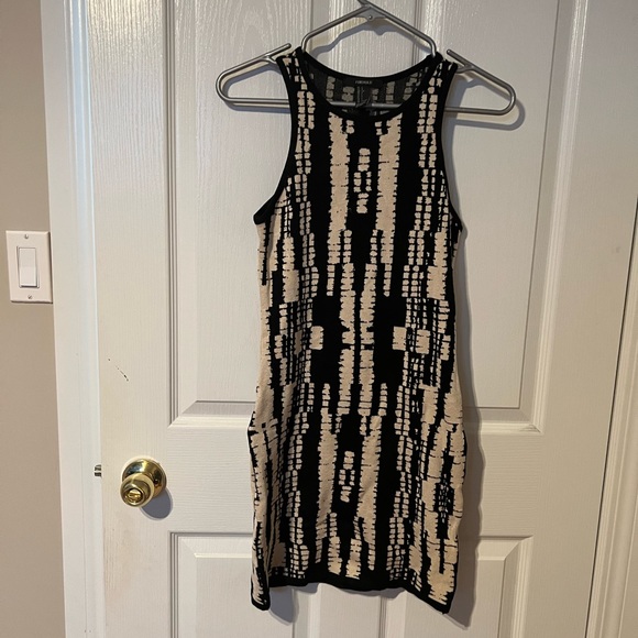 Forever 21 black and beige geometric print dress! Size large! Worn 1 time - Picture 2 of 5